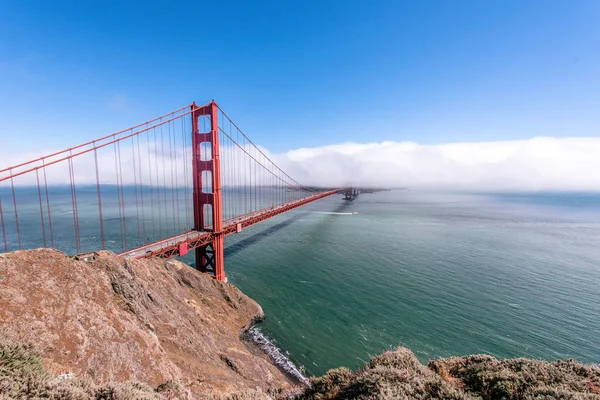 Yaz Günü Bulutlarda Golden Gate Köprüsü Görüntülemek Pil Spencer California — Stok fotoğraf