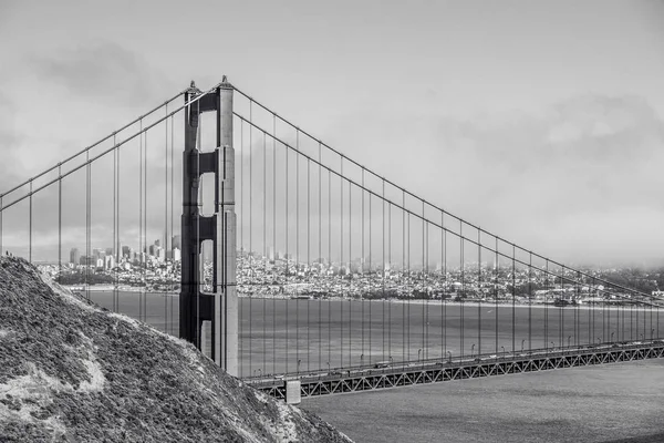 Goldene Torbrücke Mit Der Skyline Von San Francisco Hintergrund Einem — Stockfoto