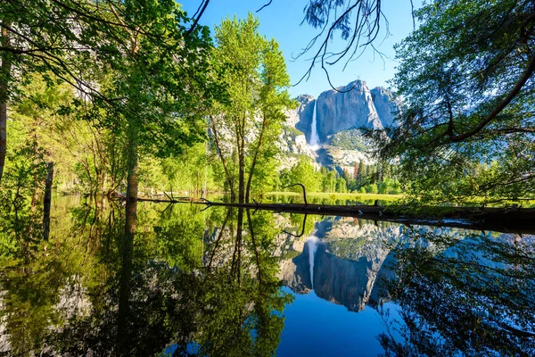 Reflexión Río Merced Las Cascadas Yosemite Paisaje Montaña Parque Nacional — Foto de Stock