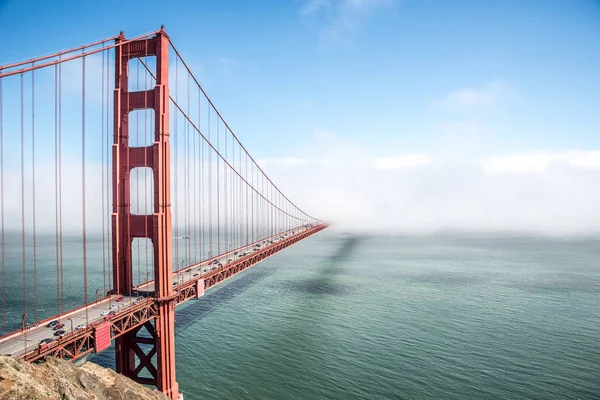 Yaz Günü Bulutlarda Golden Gate Köprüsü Görüntülemek Pil Spencer California — Stok fotoğraf