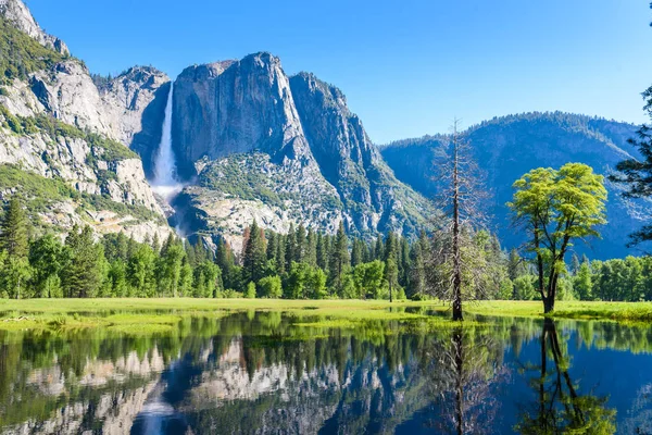 Parc National Yosemite Réflexion Dans Rivière Merced Des Chutes Eau — Photo