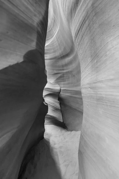 アンテロープ キャニオン ページ アリゾナ 米国の近くのナバホー人土地にある小道の黒と白のビュー — ストック写真