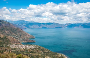 Küçük köylere San Pedro, San Marcos, San Juan ve Panajachel lake Atitlan Guatemala highland, panoramik görünüm.