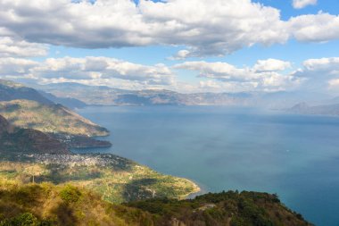 Küçük köylere San Pedro, San Marcos, San Juan ve Panajachel lake Atitlan Guatemala highland, panoramik görünüm.