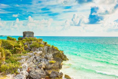 Maya harabelerini Quintana Roo, Meksika tropikal sahilinde bir tulum.