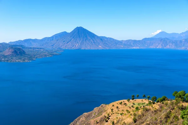 Панорамный Вид Озеро Атитлан Вулканы Высокогорье Гватемалы — стоковое фото
