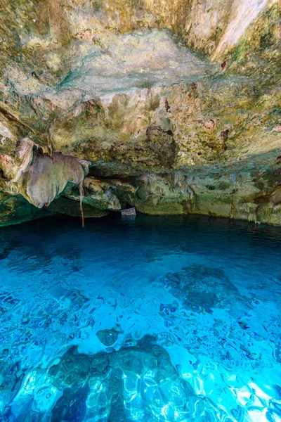 Cenote Dos Ojos Quintana Roo Meksyk Ludzie Pływania Nurkowania Jasny — Zdjęcie stockowe