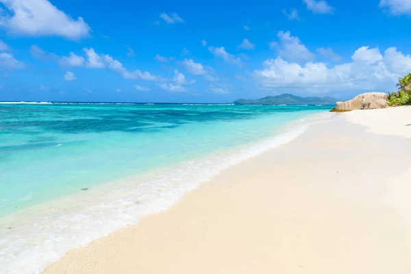 Källa Dargent Beach Digue Seychellerna — Stockfoto