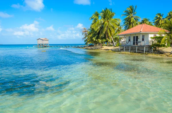 Tobacco Caye Bungalows Una Pequeña Isla Tropical Barrier Reef Con — Foto de Stock