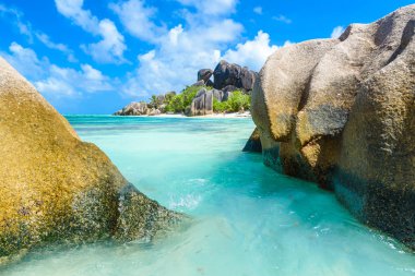 Kaynak dargent Beach adlı ada La Digue, Seyşel Adaları.