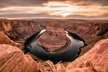 At nalı Bend - Büyük Kanyon Colorado Nehri, sayfa, Arizona, ABD ile gün batımında.