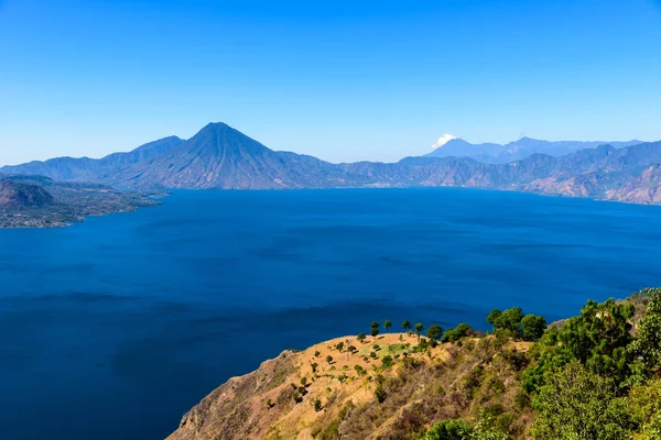 Панорамный Вид Озеро Атитлан Вулканы Высокогорье Гватемалы — стоковое фото