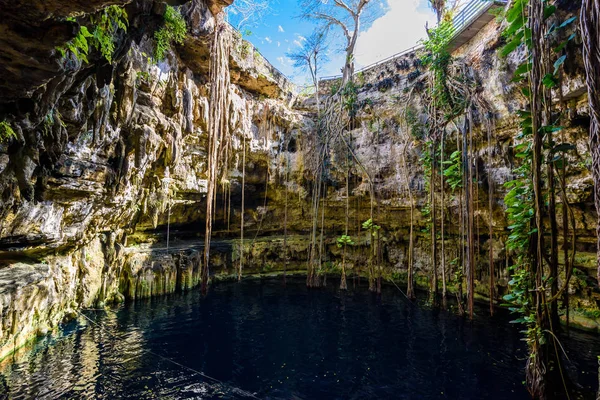 Cenote San Lorenzo Oxman Cerca Valladolid Yucatán México —  Fotos de Stock