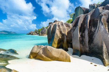 Kaynak d'Argent Adası La Digue, Seyşeller - güzel kumsalda