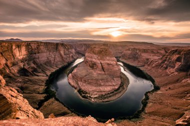 At nalı Bend - Büyük Kanyon Colorado Nehri, sayfa, Arizona, ABD ile gün batımında.