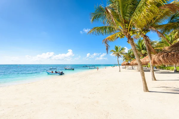 Akumal Beach Hajók Turisták Mexikó — Stock Fotó