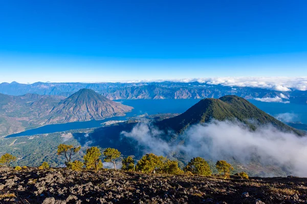 Vista Panorámica Del Lago Atitlán Del Volcán San Pedro Tolimán —  Fotos de Stock
