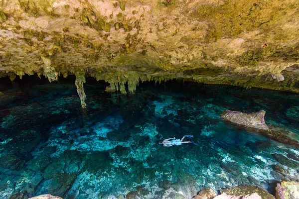 Cenote Dos Ojos Quintana Roo Mexico People Swimming Snorkeling Clear — Stock Photo, Image