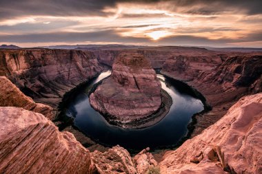 At nalı Bend - Büyük Kanyon Colorado Nehri, sayfa, Arizona, ABD ile gün batımında.