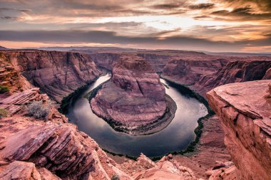 At nalı Bend - Büyük Kanyon Colorado Nehri, sayfa, Arizona, ABD ile gün batımında.