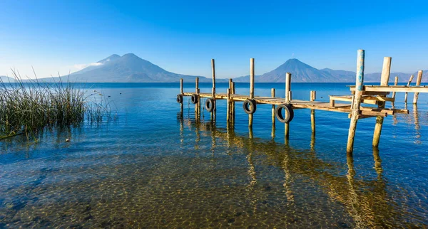 Träbrygga Vid Sjön Atitlan Stranden Panajachel Guatemala — Stockfoto