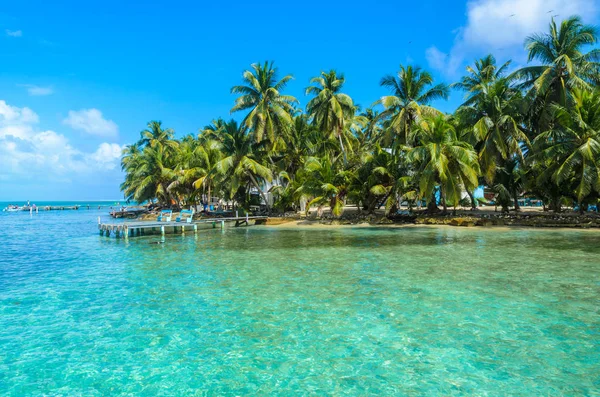 Tobacco Caye Piccola Isola Tropicale Barriera Corallina Con Spiaggia Paradisiaca — Foto Stock