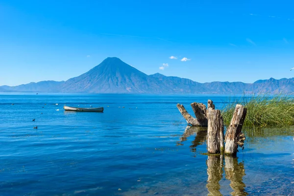 Ξύλινη Προβλήτα Λίμνης Ατιτλάν Στην Παραλία Για Παναχατσέλ Γουατεμάλα — Φωτογραφία Αρχείου