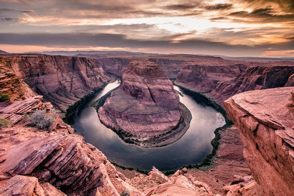 At nalı Bend - Büyük Kanyon Colorado Nehri, sayfa, Arizona, ABD ile gün batımında.