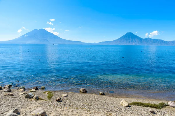 Λίμνη Atitlan Στην Παραλία Για Παναχατσέλ Γουατεμάλα — Φωτογραφία Αρχείου