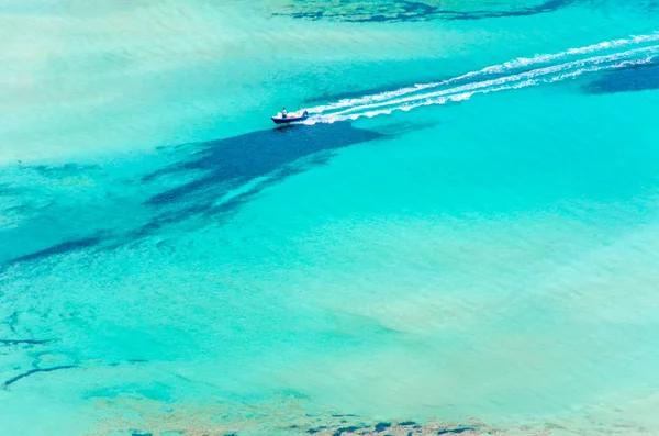 Draufsicht Auf Fahrendes Boot Der Balos Lagune Insel Auf Beton — Stockfoto