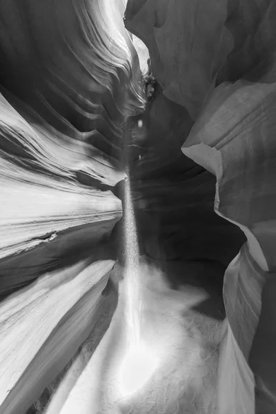 アッパー アンテロープ キャニオン ページ 米国アリゾナ州パウエル湖に近く自然な砂岩形成 — ストック写真
