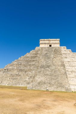 Chichen Itza - El Castillo Piramit, antik maya tapınak kalıntıları Yucatan, Meksika için.
