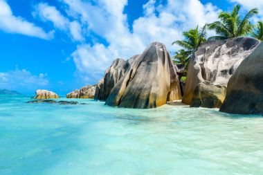 Kaynak dargent Beach adlı ada La Digue, Seyşel Adaları.