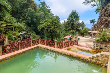 Fuentes Georginas - Kaplıcalar Zunil ve Quetzaltenango, Xela, Guatemala çevresinde doğal Havuzu.