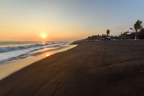 Zonsondergang Het Strand Met Zwart Zand Monterrico Guatemala — Stockfoto