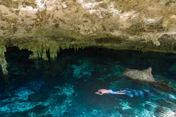 Cenote Dos Ojos Quintana Roo Mexico People Swimming Snorkeling Clear — Stock Photo, Image