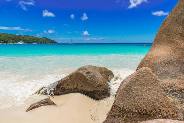 Anse Lazio Παράδεισος Παραλία Λευκή Άμμο Τιρκουάζ Νερά Πλούσια Καταπράσινα — Φωτογραφία Αρχείου