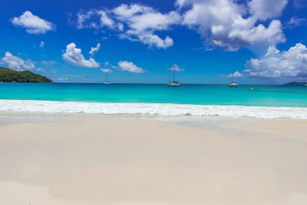 Пляж Paradise Роскошными Кораблями Причале Анс Лас Вегасе Сейшельские Острова — стоковое фото