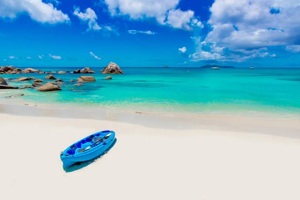 Barco Praia Paradisíaca Anse Lazio Seychelles — Fotografia de Stock