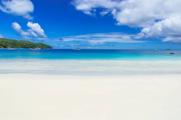 Paradise Beach Luxusní Lodí Obzoru Anse Lazio Seychely — Stock fotografie