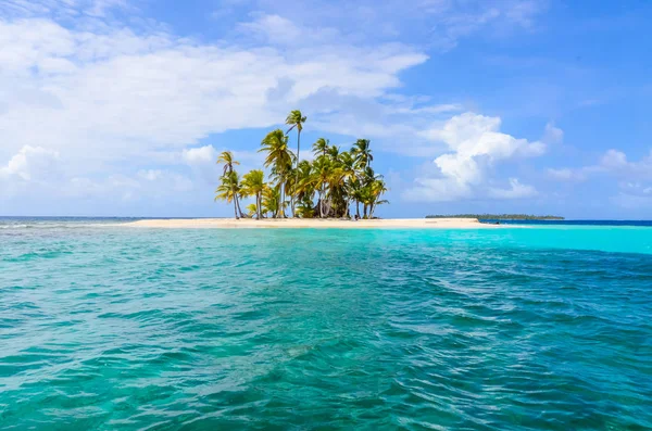 Самотньо Пляжний San Blas Айленд Куна Яла Панама — стокове фото