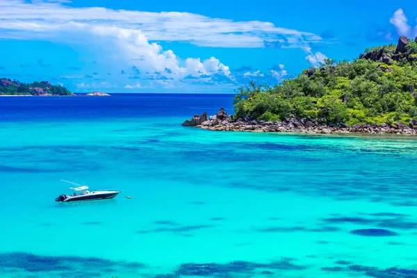 Iate Baía Paraíso Praslin Seychelles — Fotografia de Stock