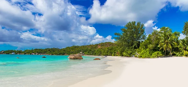 Anse Lazio Praia Paraíso Com Areia Branca Água Azul Turquesa — Fotografia de Stock