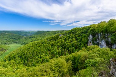 Çerkes, Swabian Alb, Baden-Württemberg, Almanya'nın vahşi manzara hiking.
