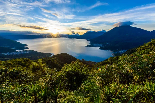 Ανατολή Ηλίου Πρωί Θέα Ηφαίστεια San Pedro Toliman Και Atitlan — Φωτογραφία Αρχείου