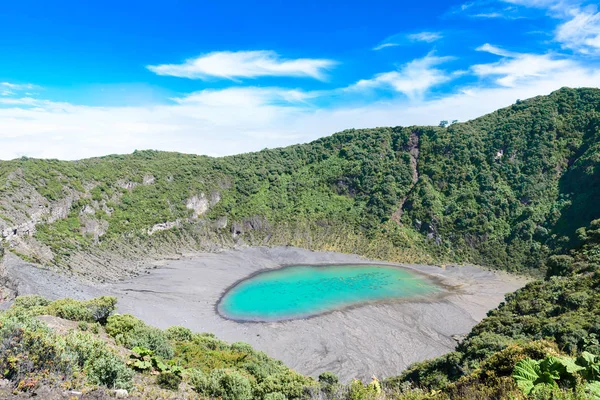 コスタリカの火口湖とイラス火山 — ストック写真