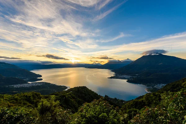 Ανατολή Ηλίου Πρωί Θέα Ηφαίστεια San Pedro Toliman Και Atitlan — Φωτογραφία Αρχείου