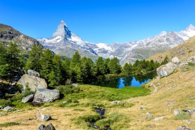 Grindjisee Gölü, Zermatt, İsviçre Matterhorn yansıması ile.