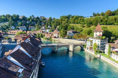 Nehir Aare, Bern, İsviçre sermaye ile eski şehir merkezi.