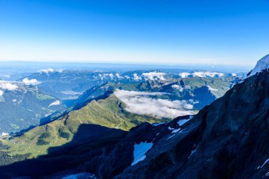 Jungfraujoch platformdan Lauterbrunnen, Bernese Alps, İsviçre'ye görüntülemek.